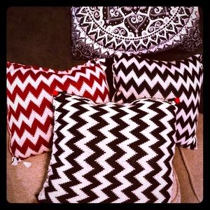 4  zigzag decorative pillows. Mini throws! Lovely